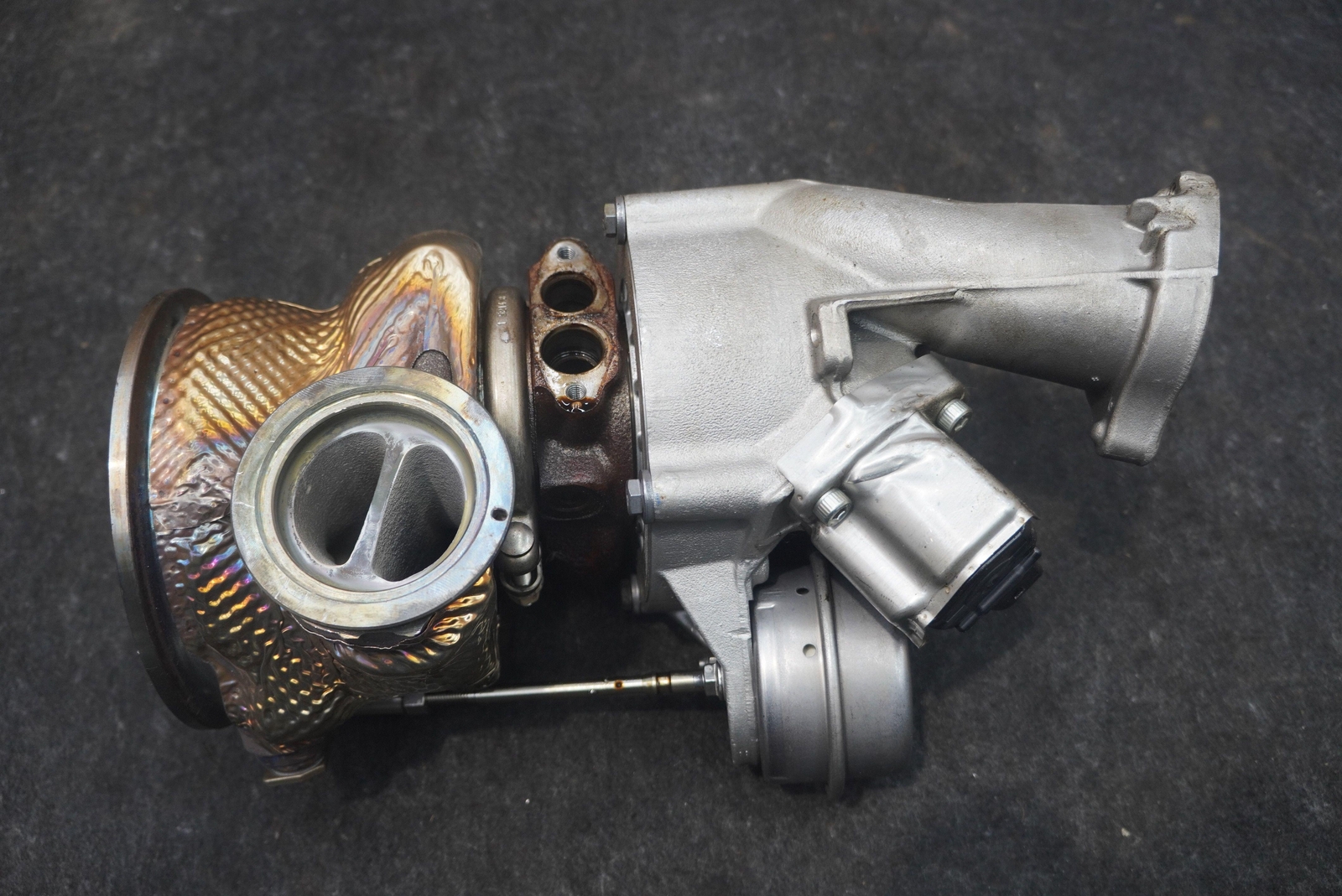 Left Engine Turbo Turbocharger Assembly 0P2145653A OEM Lamborghini Urus 2019