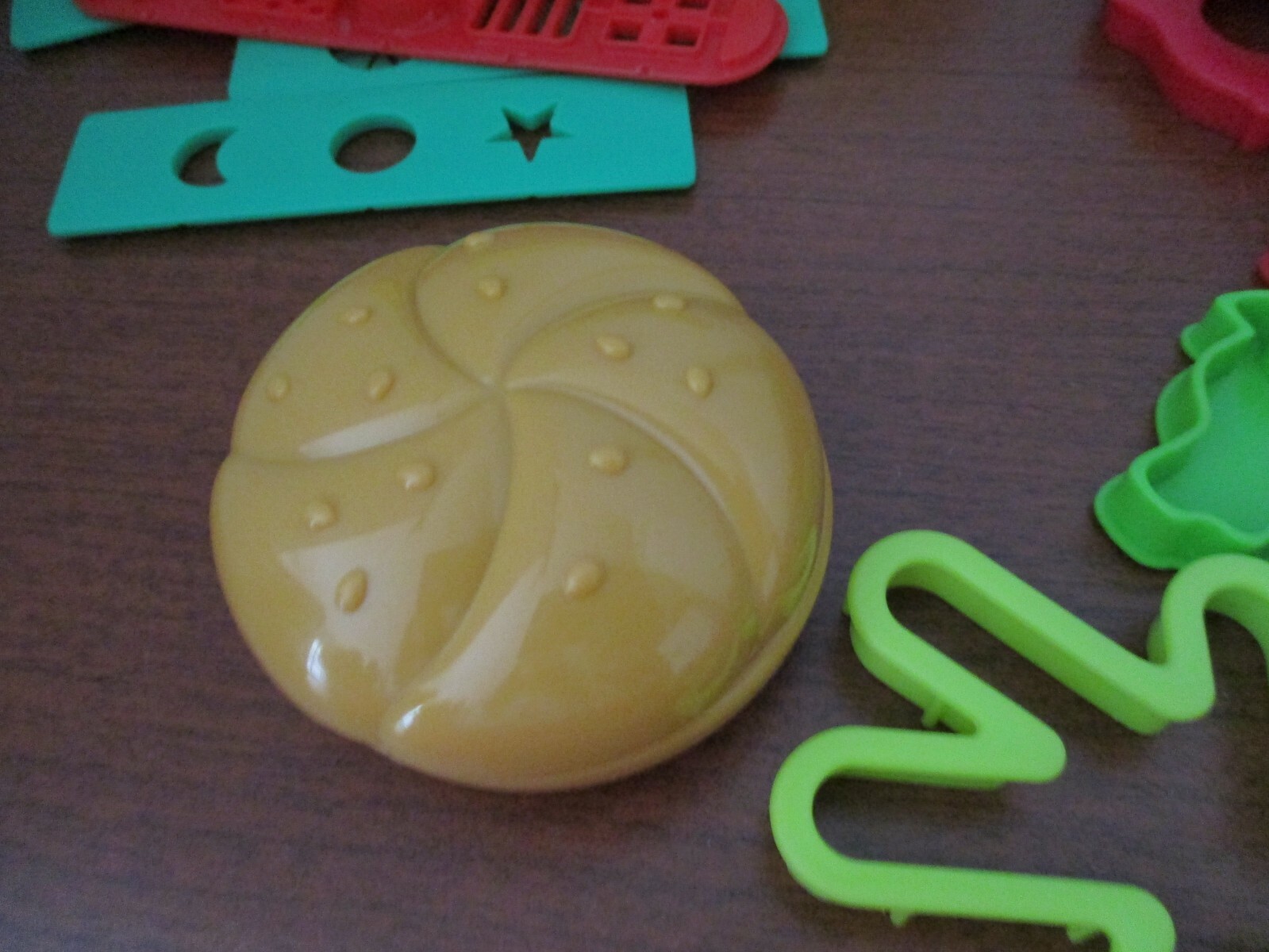 LARGE LOT of  PLAY-DOH MOLDS & ACCESSORIES