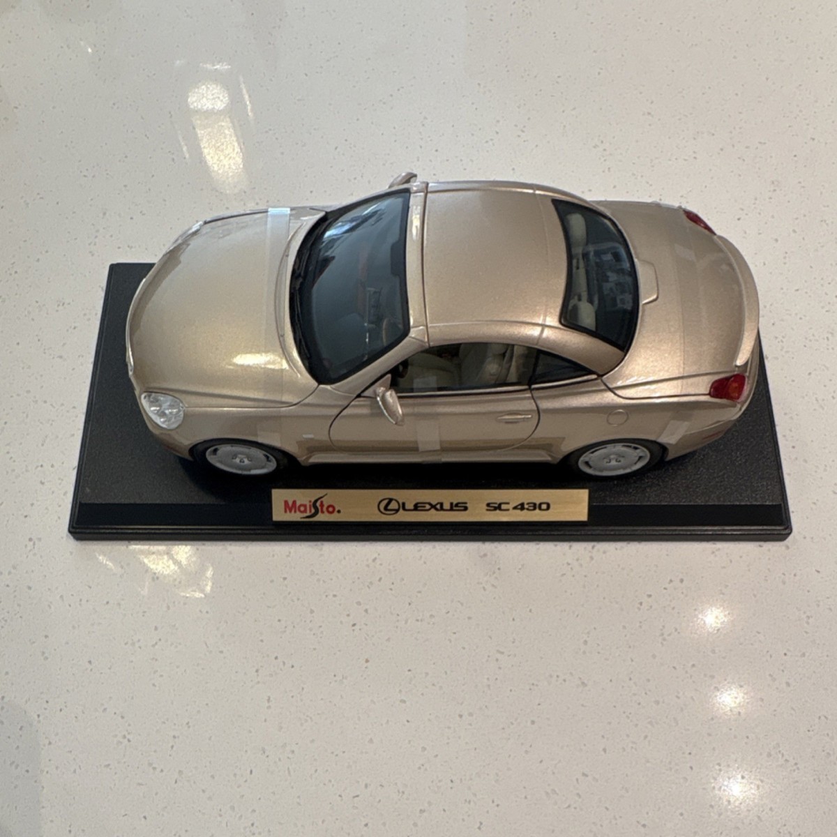 Maisto 1:18 Lexus SC 430 Gold Diecast Car Model 80139 with Opening