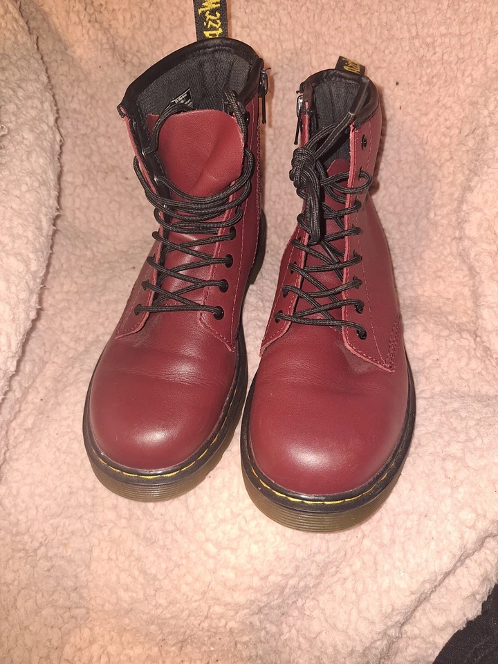 Dr Martins Junior 1460 charol con cordones con cremallera lateral. 1460. Niños Talla 4 Foto 2 de 4