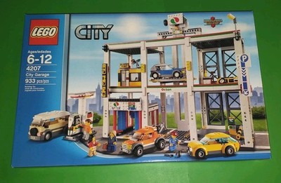 LEGO City Garage 4207, Parking Elevator Car Wash Gas 933 Pieces 2012 New Sealed