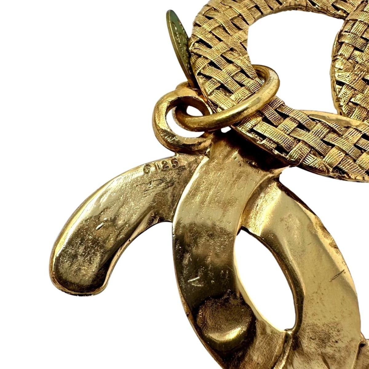 CHANEL Collection 29 Vintage Gold Plated Textured Circular CHANEL Collection 29 Vintage Gold Plated Textured Circular