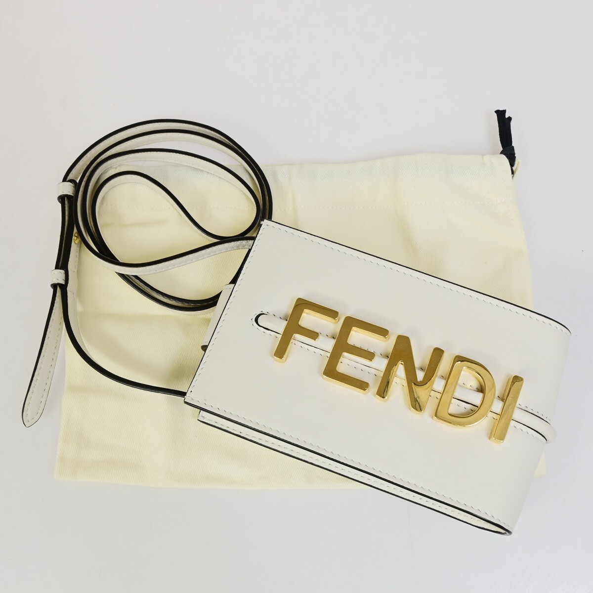 Fendi ロゴパターン ショルダーバッグ Fendi ロゴパターン ショルダーバッグ
