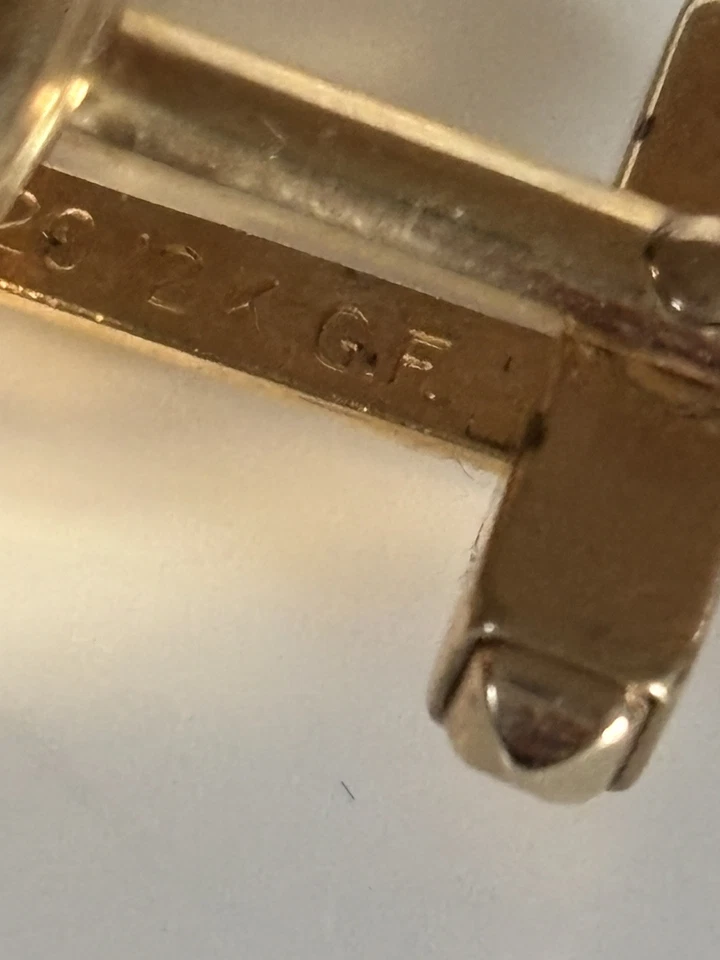 Clip de corbata Anson Onyx diamante astillado relleno de oro 12K y un gemelo ovalado imitación ónix Foto 3 de 4