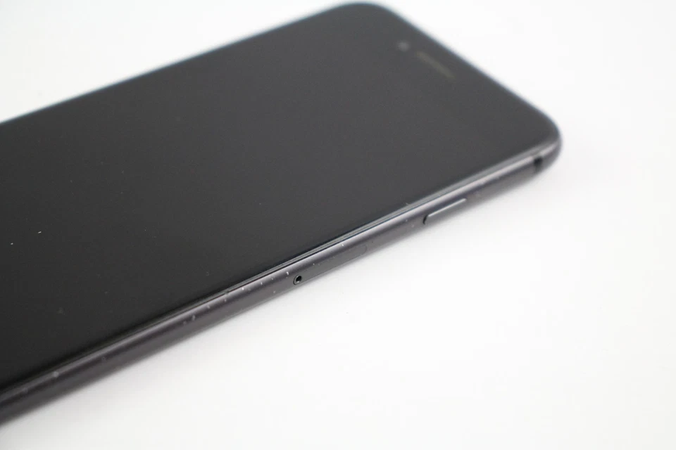 Apple iPhone 8 (Unlocked) A1905 64GB Space Grey Grade C Boxed - Image 4 of 4