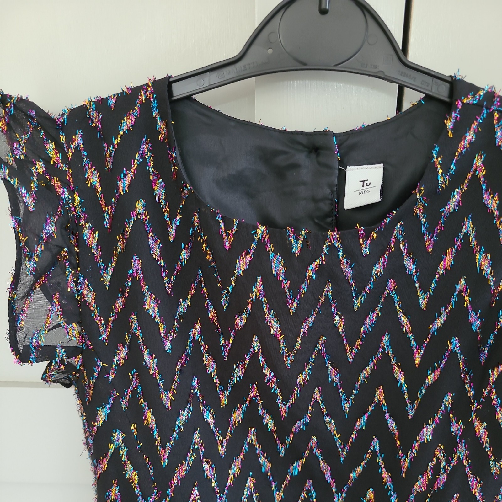 Black disco short sleeved Party Dress & Belt, Sparkly zig zag pattern, Age 8Yrs. image 2