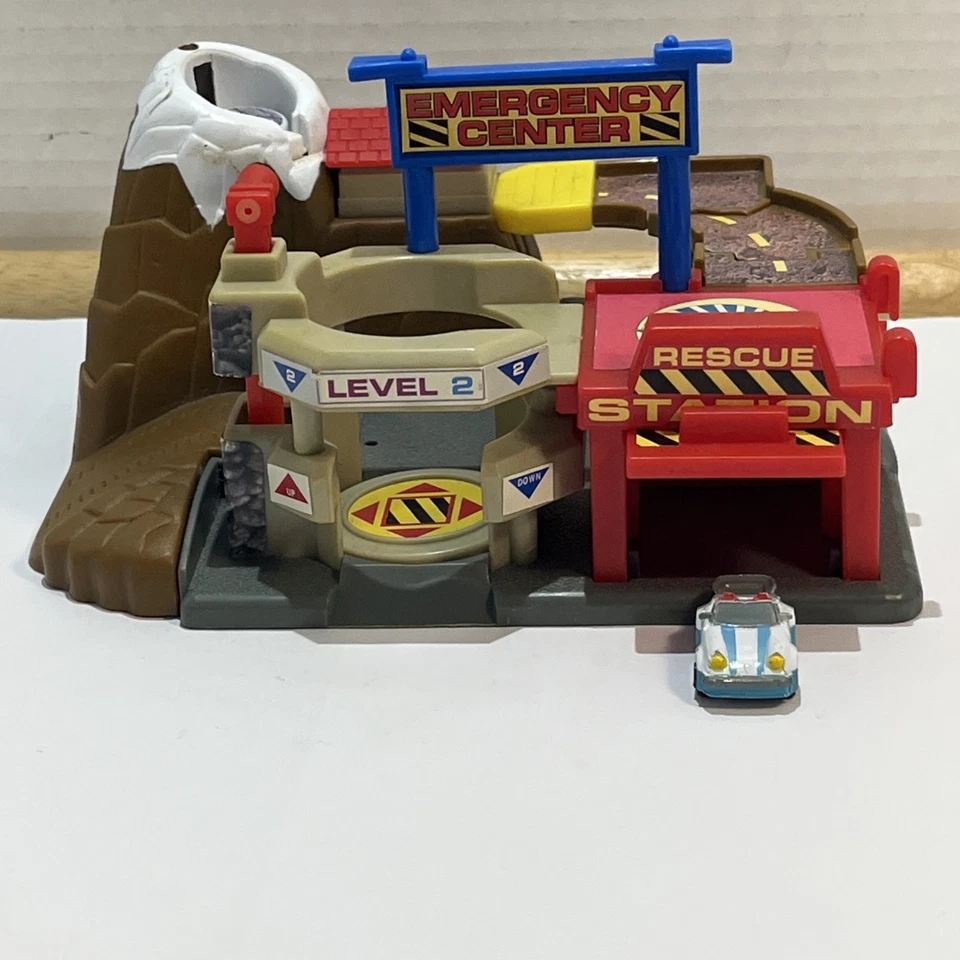 Vintage 2002 Micro Machines Emergency Center  Play Set,Porsche 911 Convertible  - Image 2 of 4