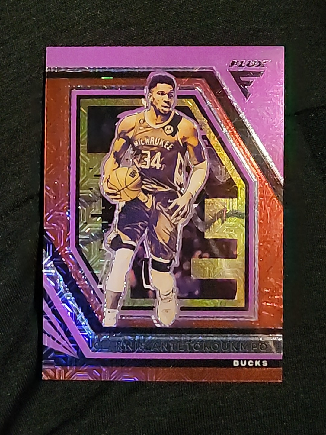 2022-23 Panini Flux #98 Giannis Antetokounmpo Red Mojo Prizm 86/99 Bucks