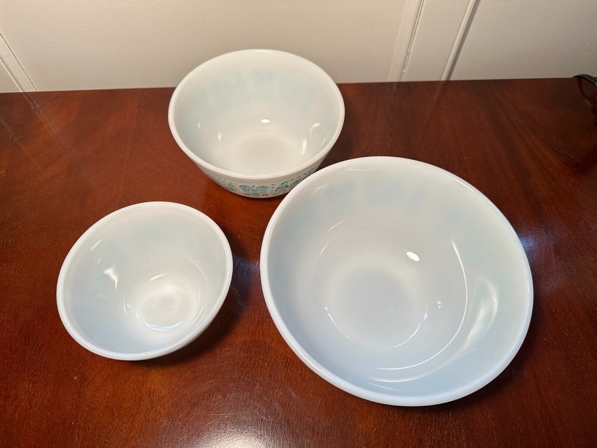 Vtg PYREX Set 3 Turquoise Blue & White Amish Butterprint Nesting