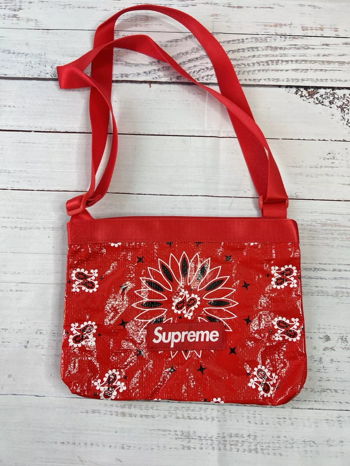 Sac latéral Supreme Bandana bâche rouge, blanc et noir taille unique SS21