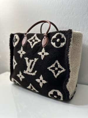 Louis Vuitton Giant Monogram Fleece / Shearling Teddy OnTheGo GM