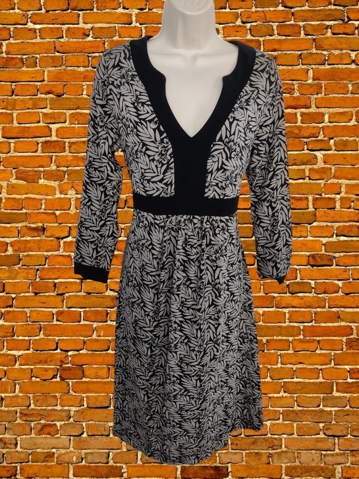 GAP MATERNITY UK MEDIUM M BLACK TAUPE MIX VNECK FIT & FLARE DRESS LONG