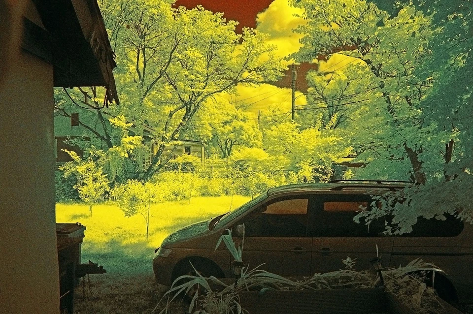 Wratten 70 IR RED 3x3" long wavelength-low frequency pass filter INFRARED SEALED - Image 3 of 4