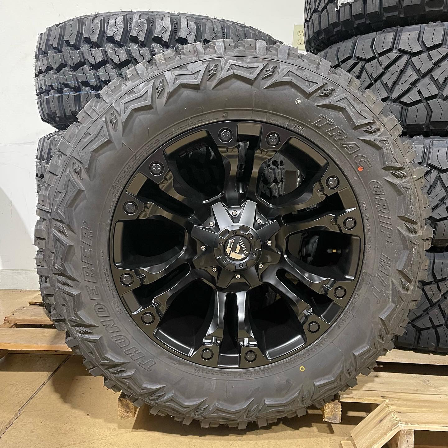 Arriba 51+ imagen jeep wrangler tj wheels and tires packages