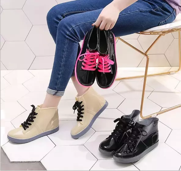 Rubber boots that shop go over your shoes