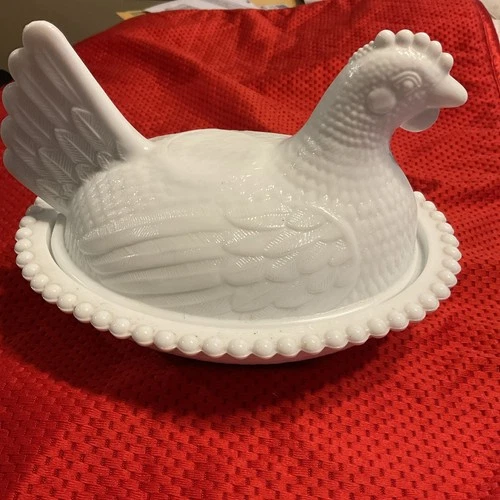 Vintage EUC  Indiana Glass Milk Glass Hen On Nest Covered Dish