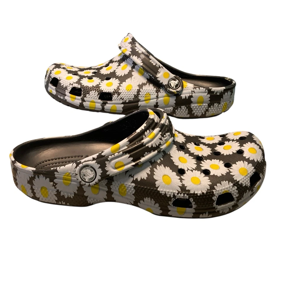 Zapatos sin cordones Crocs talla 8 clásicos zueco estampado margarita para mujer Foto 3 de 4