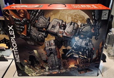 2013 Transformers Generations Titans Return Titan Class SDCC Exclusive Metroplex