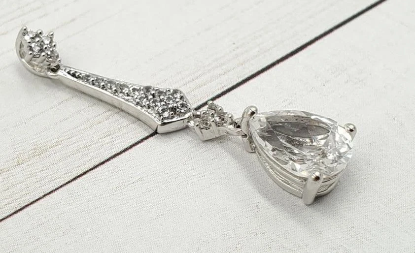 Кулон капля серебро 925 пробы с белым сапфиром в форме груши созданный в лаборатории - Изображение 4 из 4