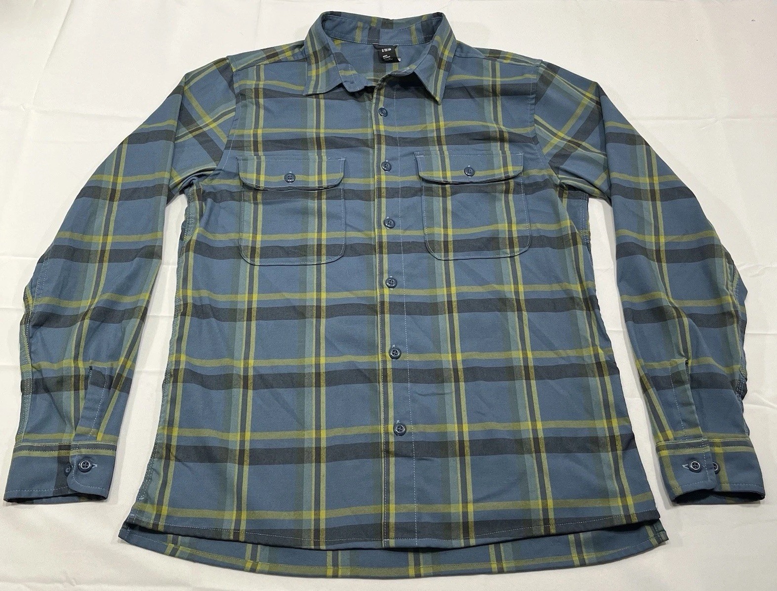 Mountain Hardware Button Down Shirt Lightweight L… - image 1
