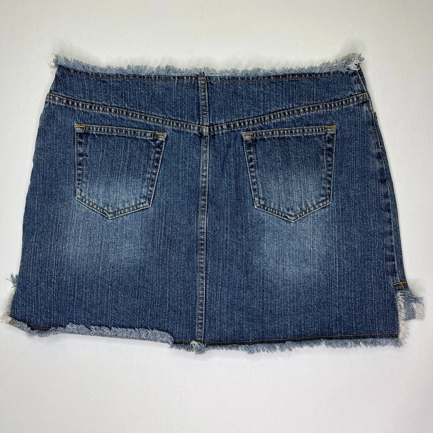 Minifalda SO para mujer 15 azul denim con dobladillo deshilachado desgastada informal estilo Y2K Foto 2 de 4