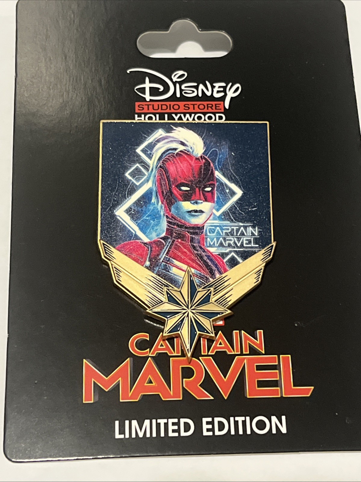 Disney Studio Store Pin Captain Marvel Hollywood LE300 LE 300 New Card MINT v2