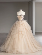 Elegant Champagne Sleeveless Wedding Dresses Ruffles Lace Appliques Bridal Gowns