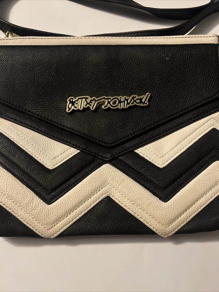 Betsey Johnson Crossbody Handbag Black/White  Crossbones Zippers Vintage - Image 4 of 4