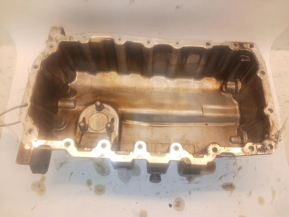 '10-'14 VOLKSWAGEN GOLF cárter de aceite 2,0 L diésel OEM ¡6 meses de garantía! Foto 2 de 4