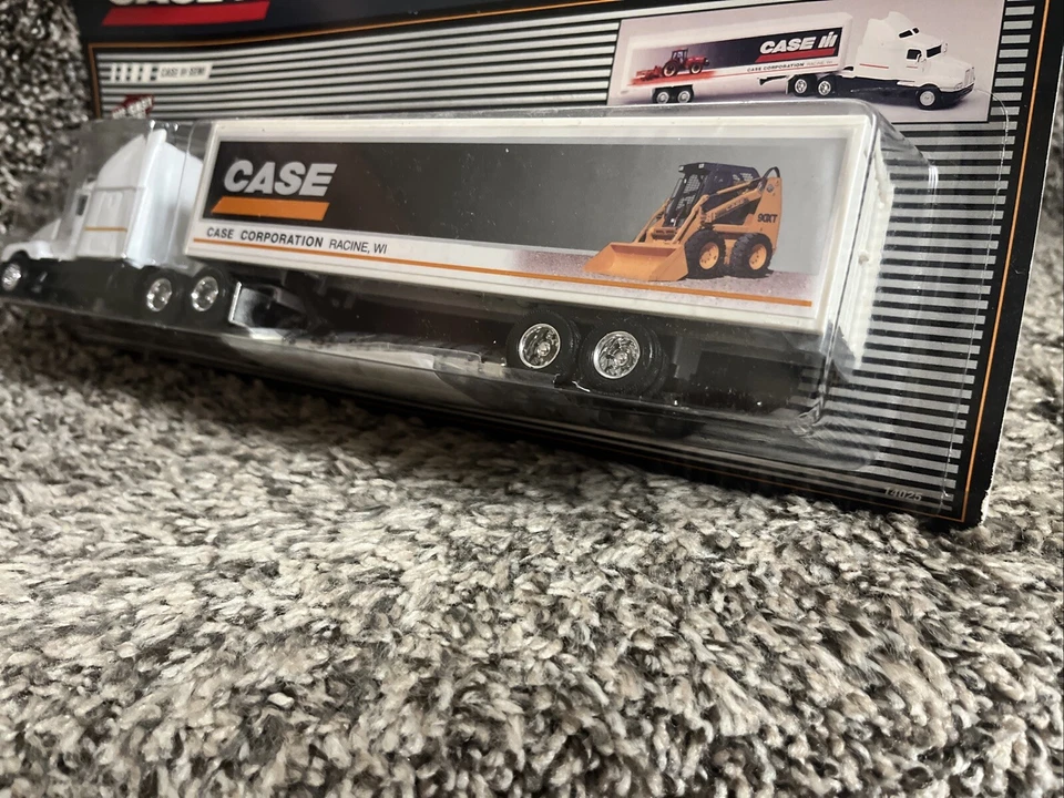 ERTL 1:64 Kenworth T600B Semi Case IH Construction Corporation w/ Skid Steer NEW - Image 3 of 3