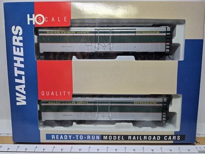 Walthers 50' REA Express Reefer-Striped Scheme 2-Pack 
