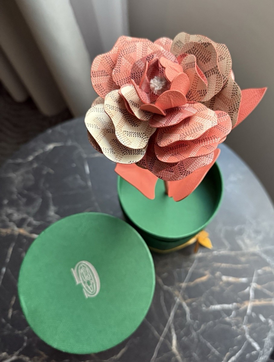 置物 GOYARD New Goyard Limited Edition MON AMIE LA ROSE Coral Flower With