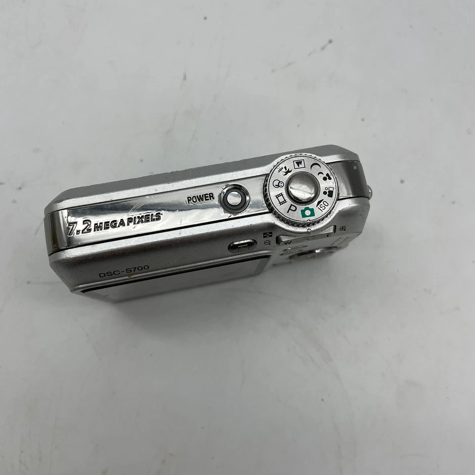 Sony Cyber-shot DSC-S700 7.2MP Digital Camera - Silver -Parts/Repair - Image 4 of 4