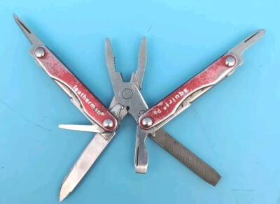 VINTAGE Leatherman Squirt P4 Red Multi-Tool Keyring Hunting Camping Knife Q18
