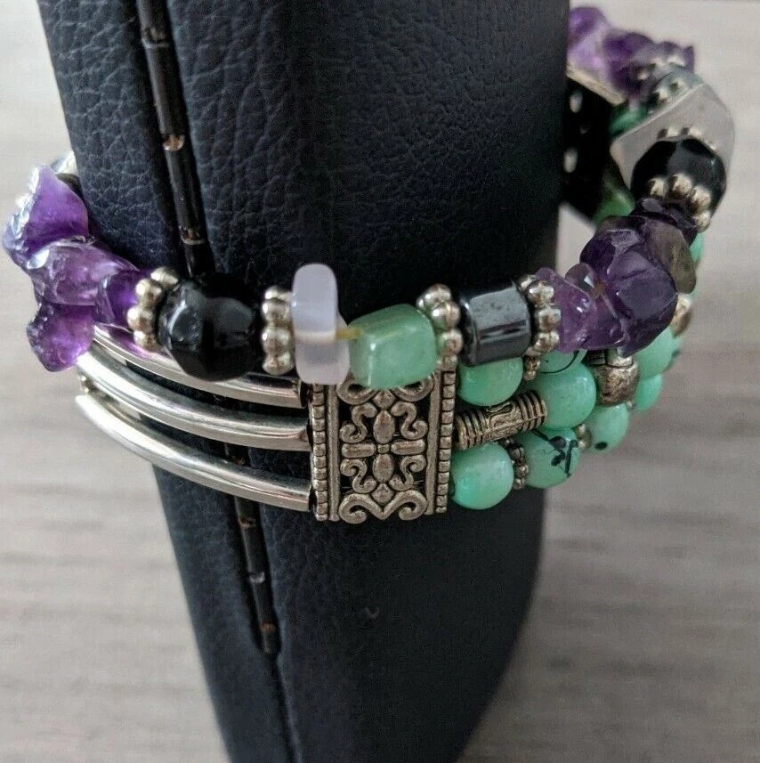 Conjunto de duas pulseiras Tango. Chips de ametista verde roxo SilverTone stretch com punho  - Imagem 3 de 4