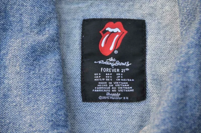 Chaleco vaquero Forever 21 The Rolling Stones talla mujer S. Foto 4 de 4