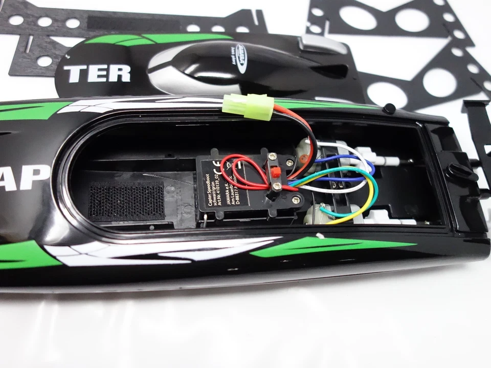 Jamara 410139 Capter Speedboot schwarz/grün Li-Ion 7,4V 2,4GHz - Bild 2 von 4