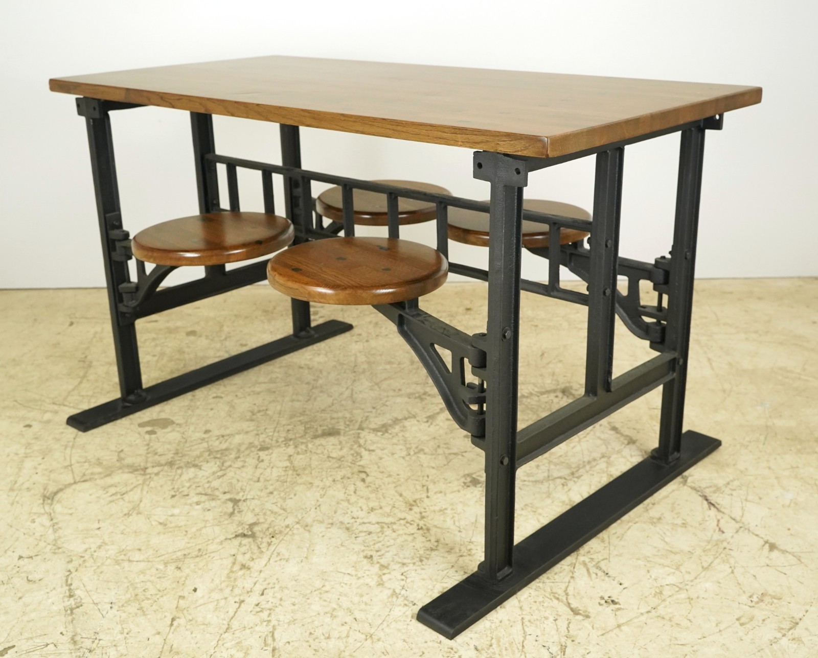 Provincial Industrial Flooring Top 4 Seat Swing Table