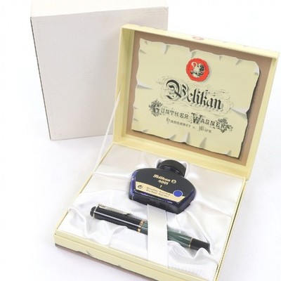 Unused Pelikan Classic M200 Green Marble  F Fountain Pen Boxed Germany