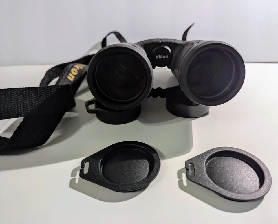 Nikon Prostaff P7 8x42 Black Binoculars for Birdwatching and Concerts - Image 4 of 4