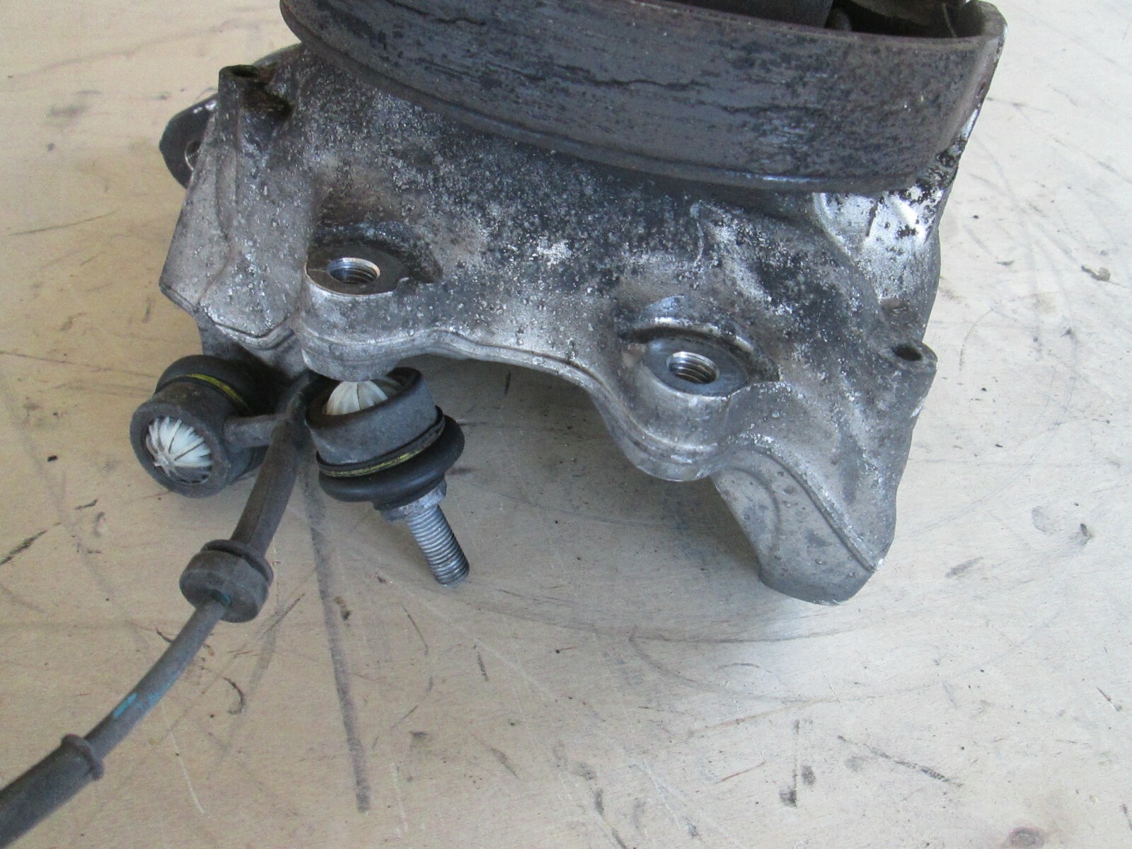 Maserati Quattroporte LH Front Hub Holder / Knuckle 