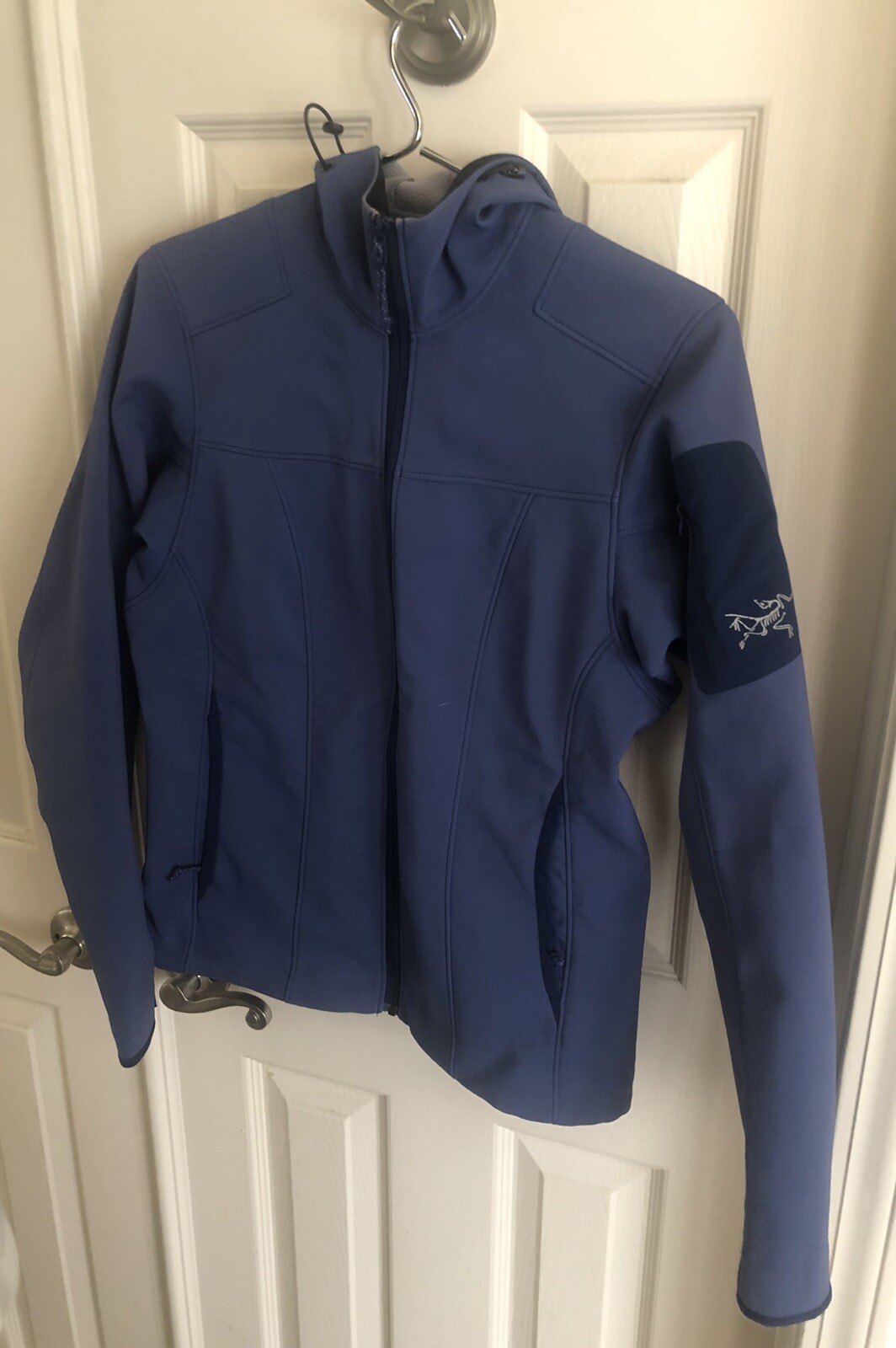 Giacca Activewear Arc'teryx con cappuccio con cerniera Taglia: Small Viola Spedizione veloce