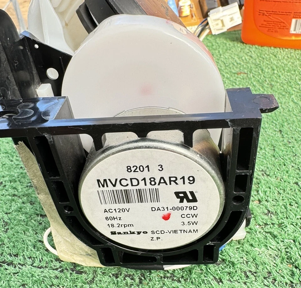 Conjunto dispensador de hielo refrigerador SAMSUNG # MVCD18AR19 del modelo RS25H5111SR Foto 2 de 4