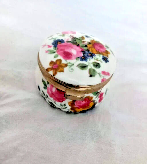 Vintage AYSHFORD Fine Bone China Trinket/Pill Box Staffordshire England