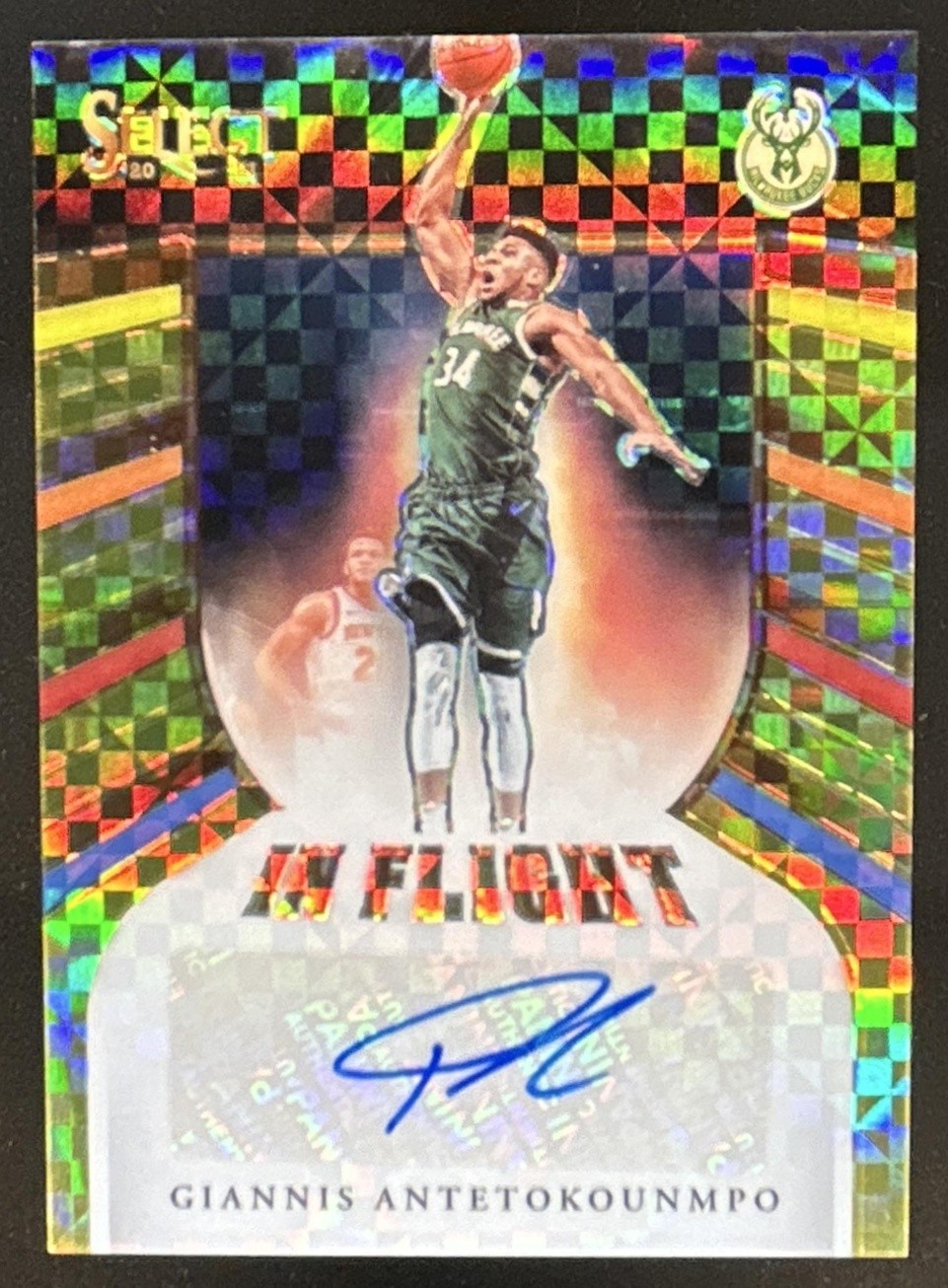 2020-21 Select Giannis Antetokounmpo In Flight Signatures Gold Prizm Auto #/10