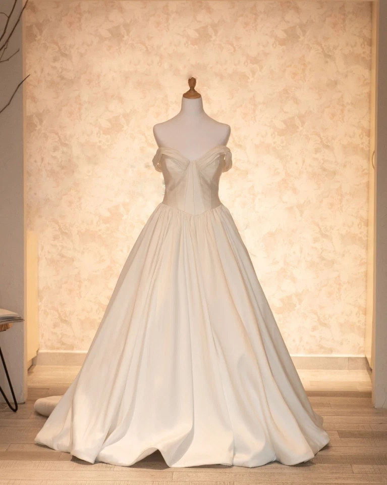 Elegantes Vestidos de Novia Fuera del Hombro Una Línea Blanco Marfil Satinado Vestidos de Novia Foto 3 de 4