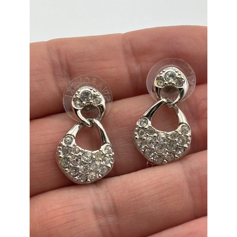 Pendientes colgantes de aro recubiertos de cristal de Swarovski tono plata brillante regalo navideño para Foto 3 de 4