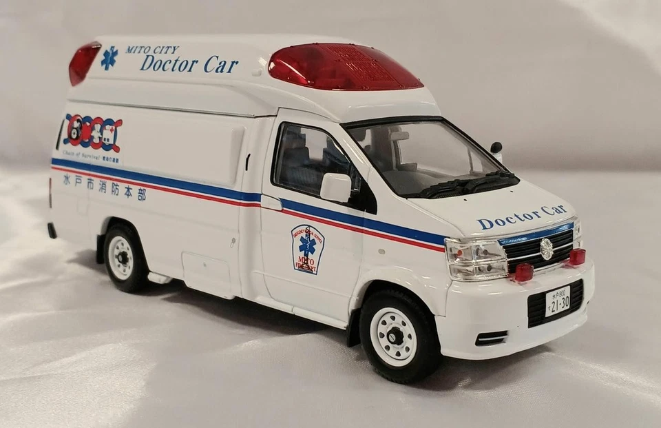 TOMYTEC Tomica Limited Vintage NEO Nissan Paramedic Doctor Car 1/43 Diecast - Image 3 of 4