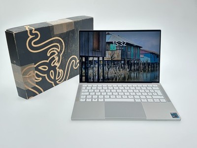 Razer Book 13 13,4'' Laptop Intel i7 16GB 512GB SSD Silber Touch Ultrabook MwSt.