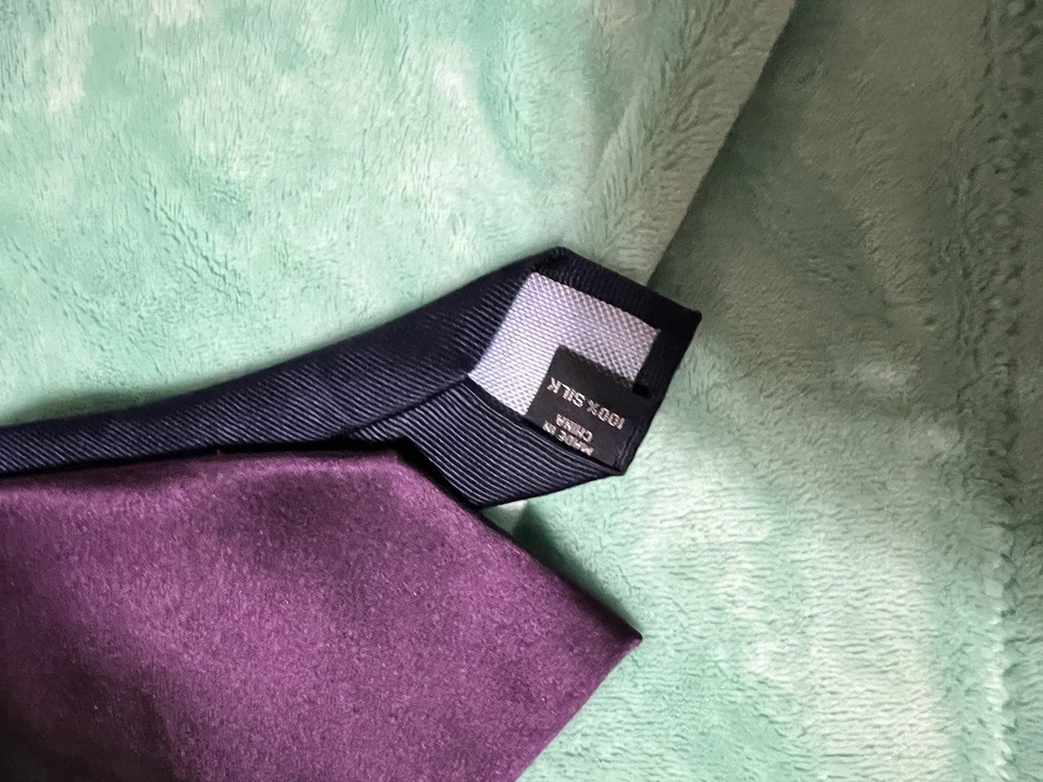 Corbata Tommy Bahama Two Cirlum 100 % seda - Usada una vez Foto 2 de 4